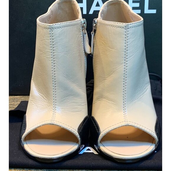 CHANEL NEW Open Toe Leather Ankle Boot Bootie Black & Tan CC Logo EU 38 US 7-7.5 - Picture 4 of 12
